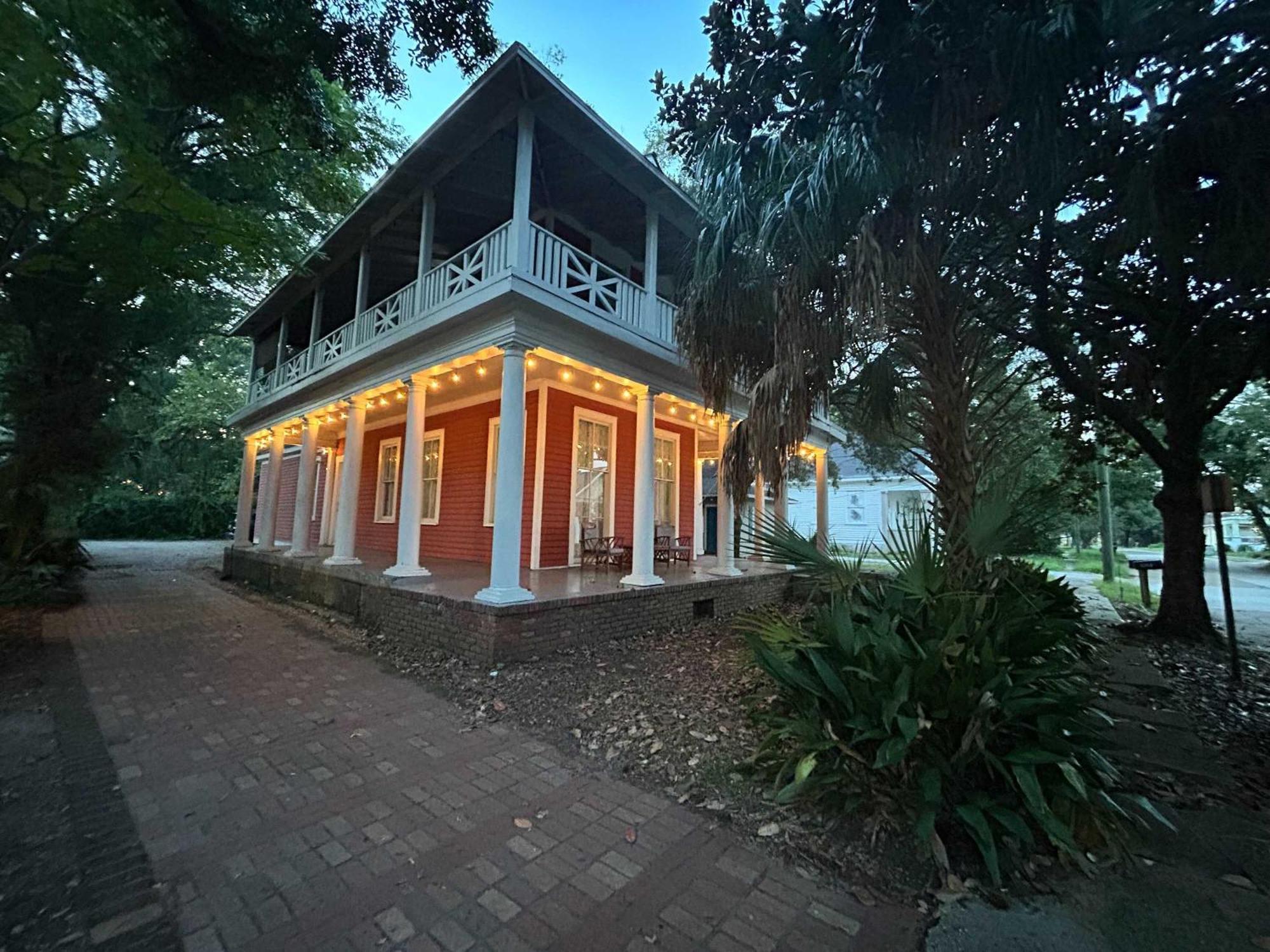 Pretty Peach Palace-Historic, Mins To Downtown 모빌 외부 사진